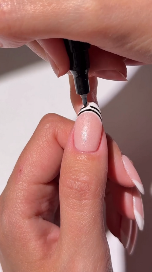 Nail art liner magic